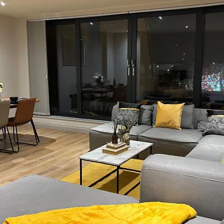 Leeds Penthouse 2 Bed Apartment *