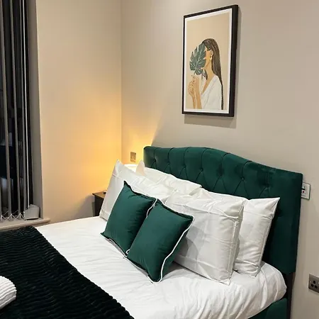 Leeds Penthouse 2 Bed Apartment *