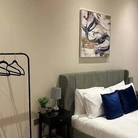 Penthouse 2 Bed Leeds (West Yorkshire)