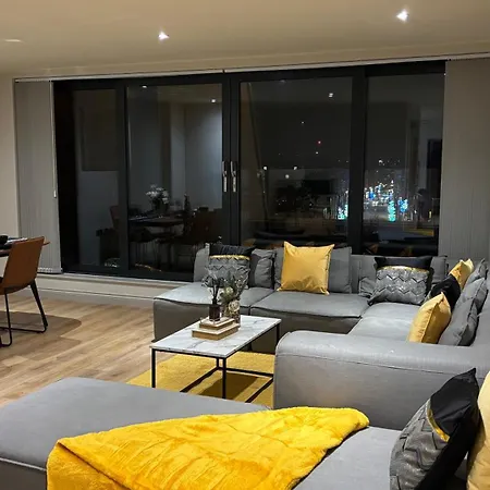 Penthouse 2 Bed דירה לידס